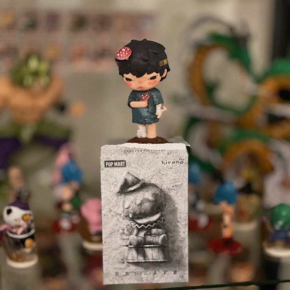 Pop Mart Collectible Figurine. HIRONO RESHAPE Parasite.